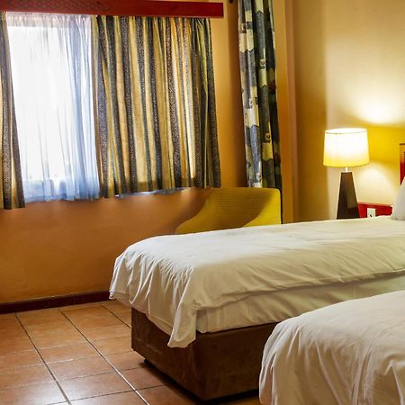 M'Kango Golfview Hotel Lusaka Exteriör bild