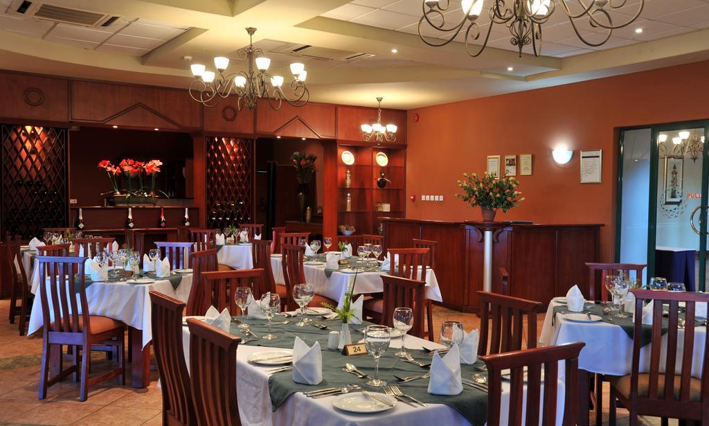 M'Kango Golfview Hotel Lusaka Exteriör bild