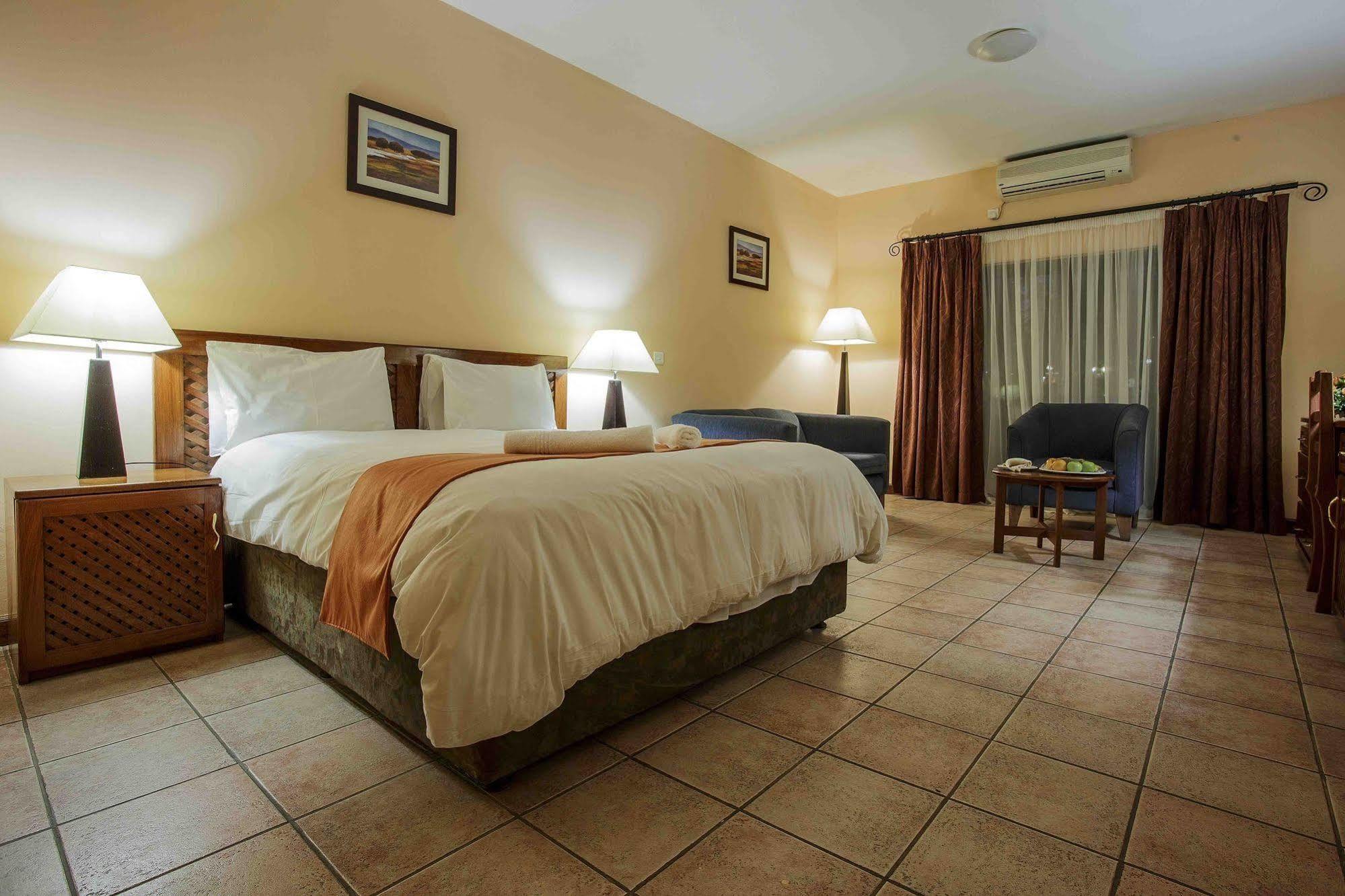 M'Kango Golfview Hotel Lusaka Exteriör bild