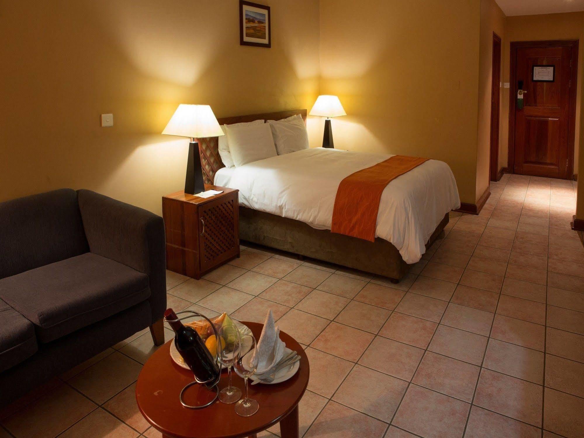 M'Kango Golfview Hotel Lusaka Exteriör bild