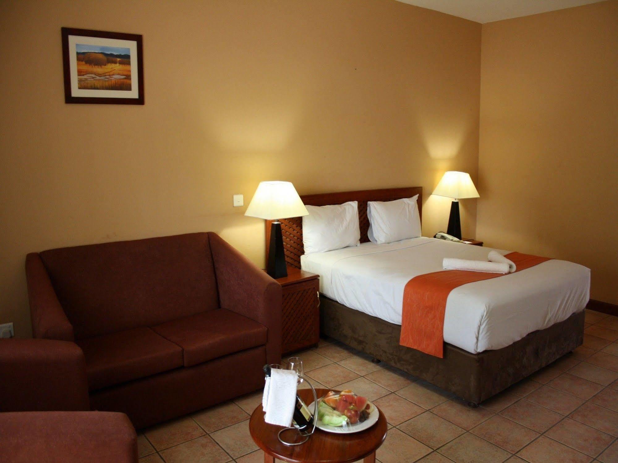 M'Kango Golfview Hotel Lusaka Exteriör bild