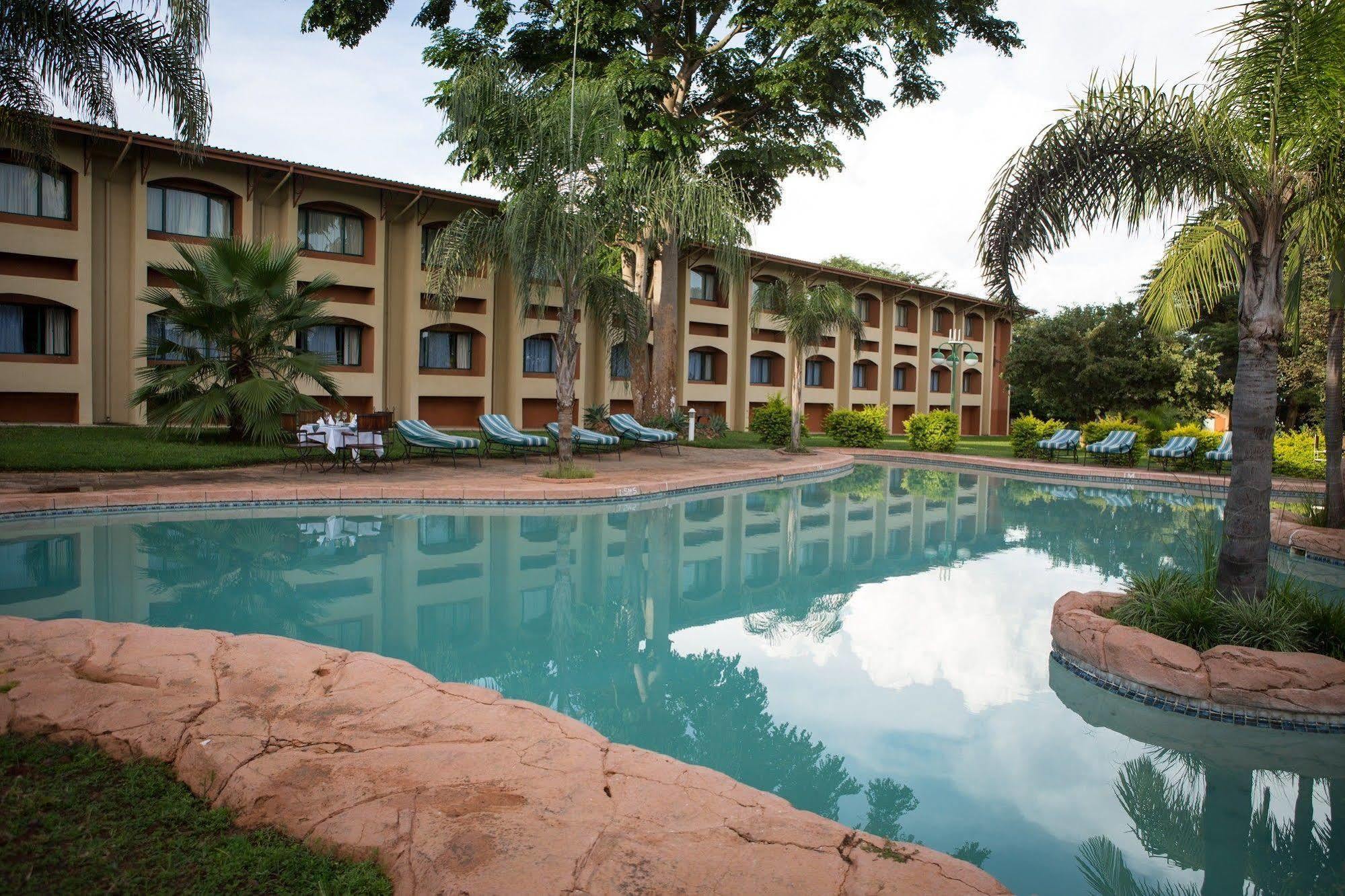 M'Kango Golfview Hotel Lusaka Exteriör bild